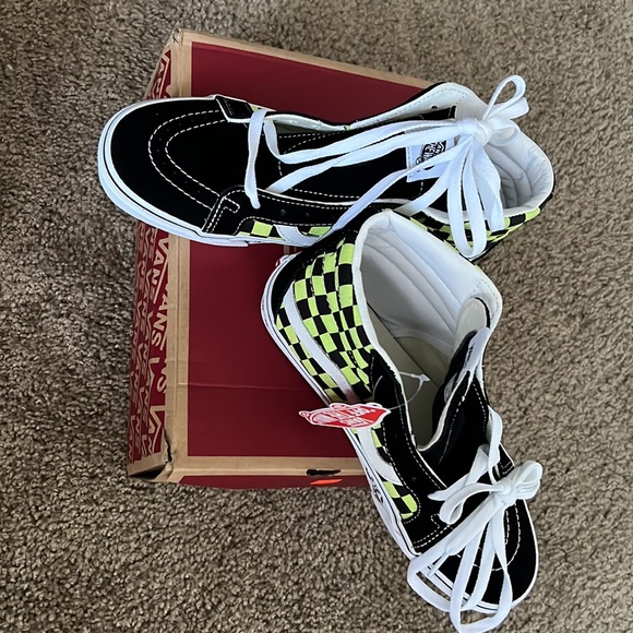 Vans - Picture 3 of 6